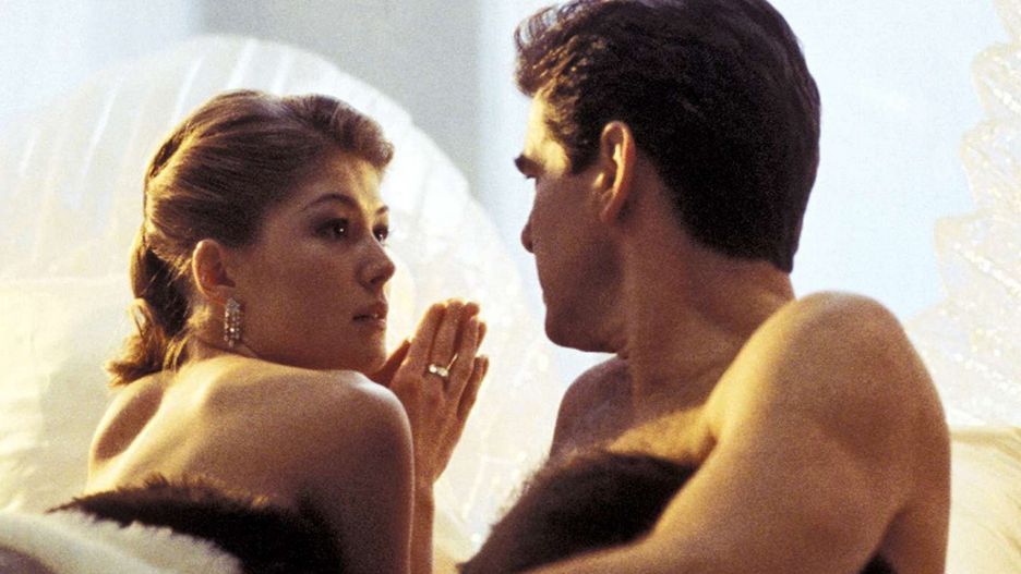 Rosamund Pike i Pierce Brosnan