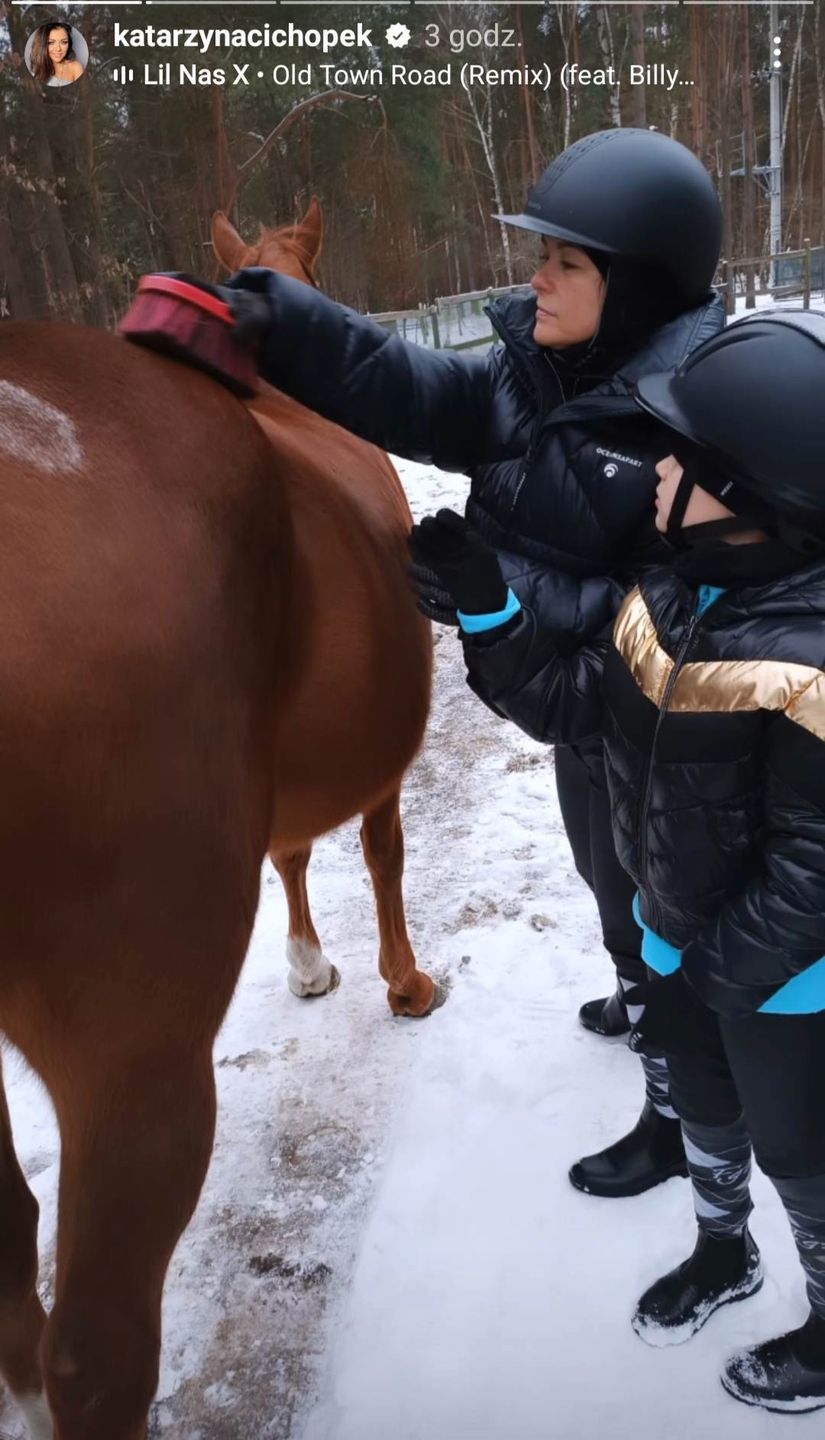 Kasia Cichopek z córką na koniach