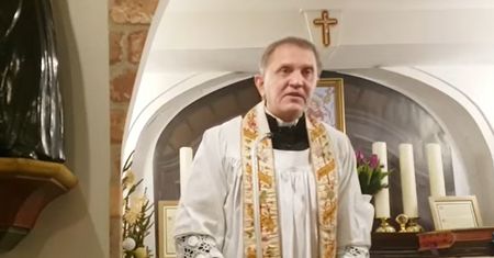 Ksiądz oburzył się na mszy. "Niech pani odszczeka swoje słowa"
