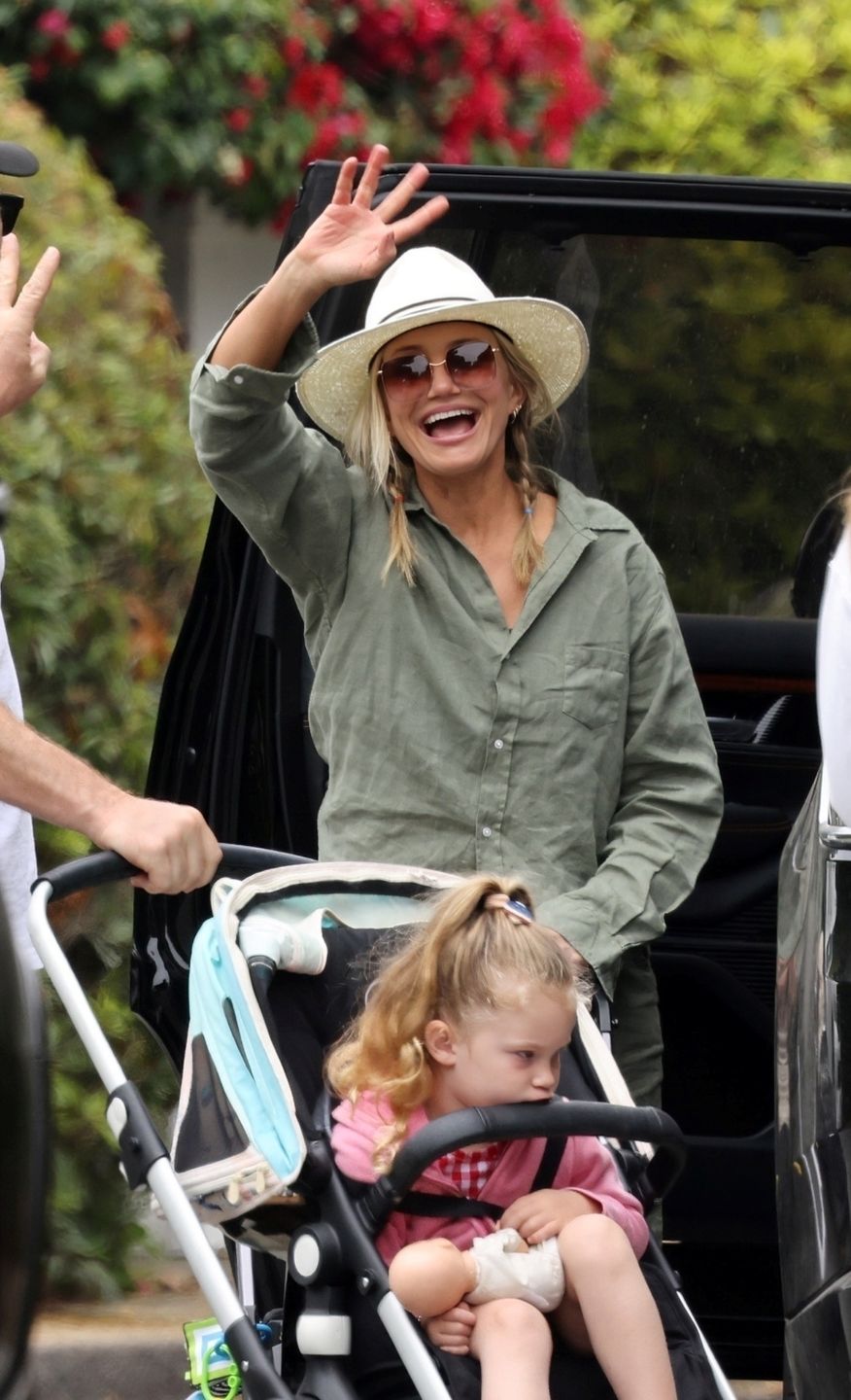 Cameron Diaz "przyłapana" z mężem, dziećmi i znanymi znajomymi