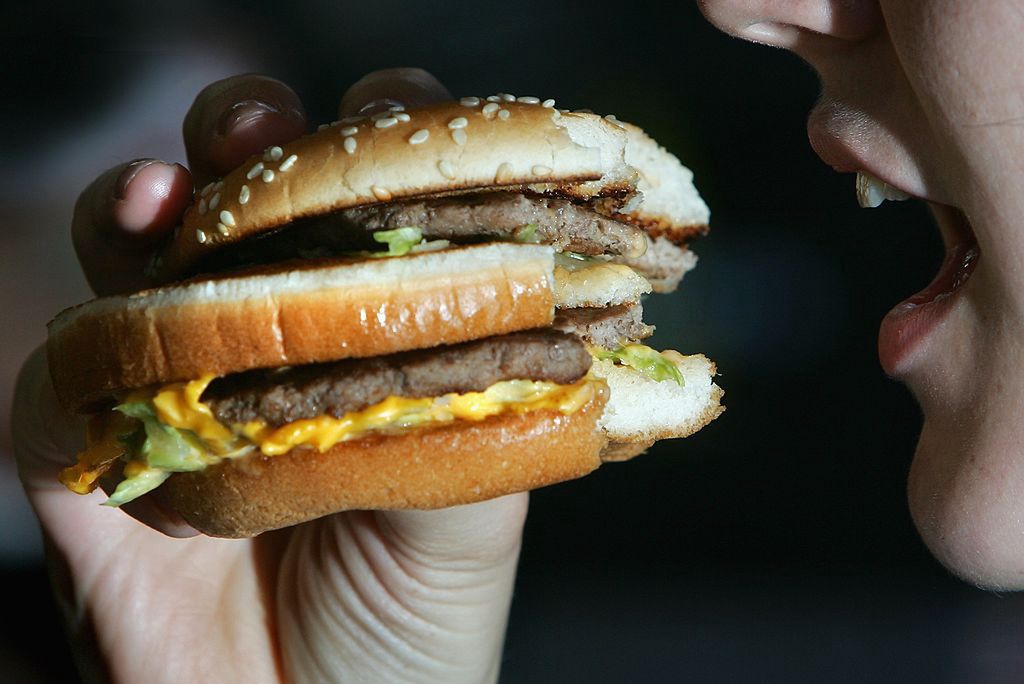 Zajrzał do wnętrza kanapki z McDonald's. Nie mógł uwierzyć. Oto zdjęcie