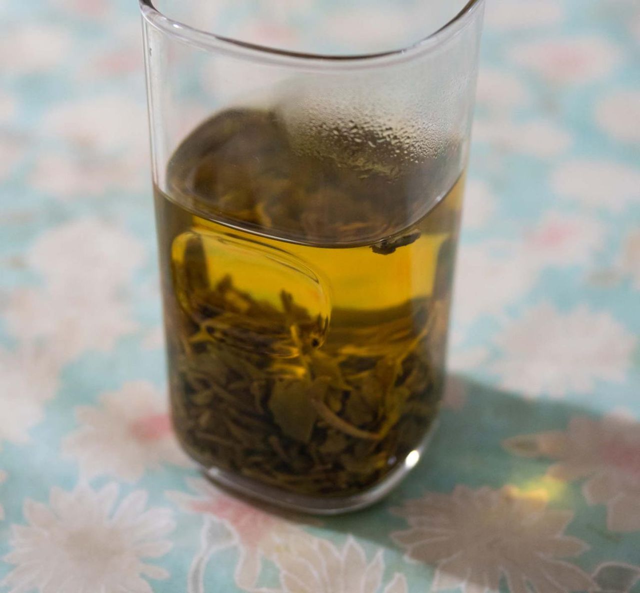 Pij regularnie, by zadbać o wątrobę. Te zioła chronią przed uszkodzeniami