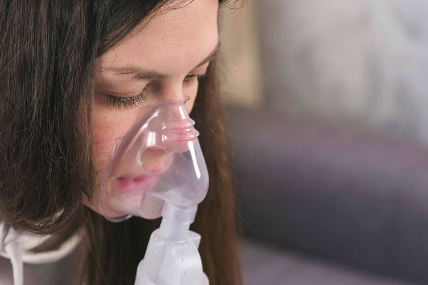 Inhalacje pozwalają nawilżyć drogi oddechowe