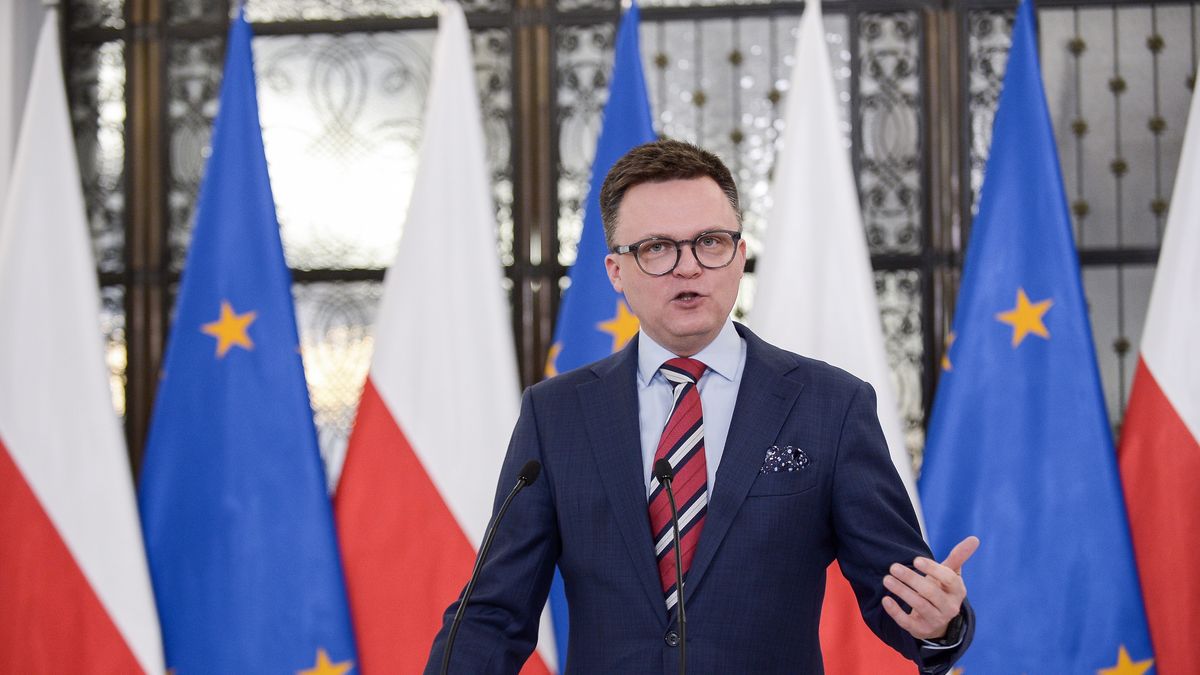 Warszawa, 28.11.2023. Marszałek Sejmu Szymon Hołownia podczas konferencji prasowej przed posiedzeniem Sejmu w Sejmie w Warszawie, 28 bm. (ad) PAP/Marcin Obara