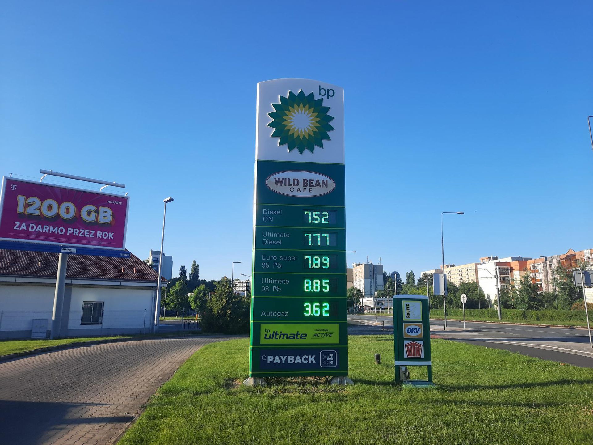 Ceny paliw w Toruniu i Warszawie