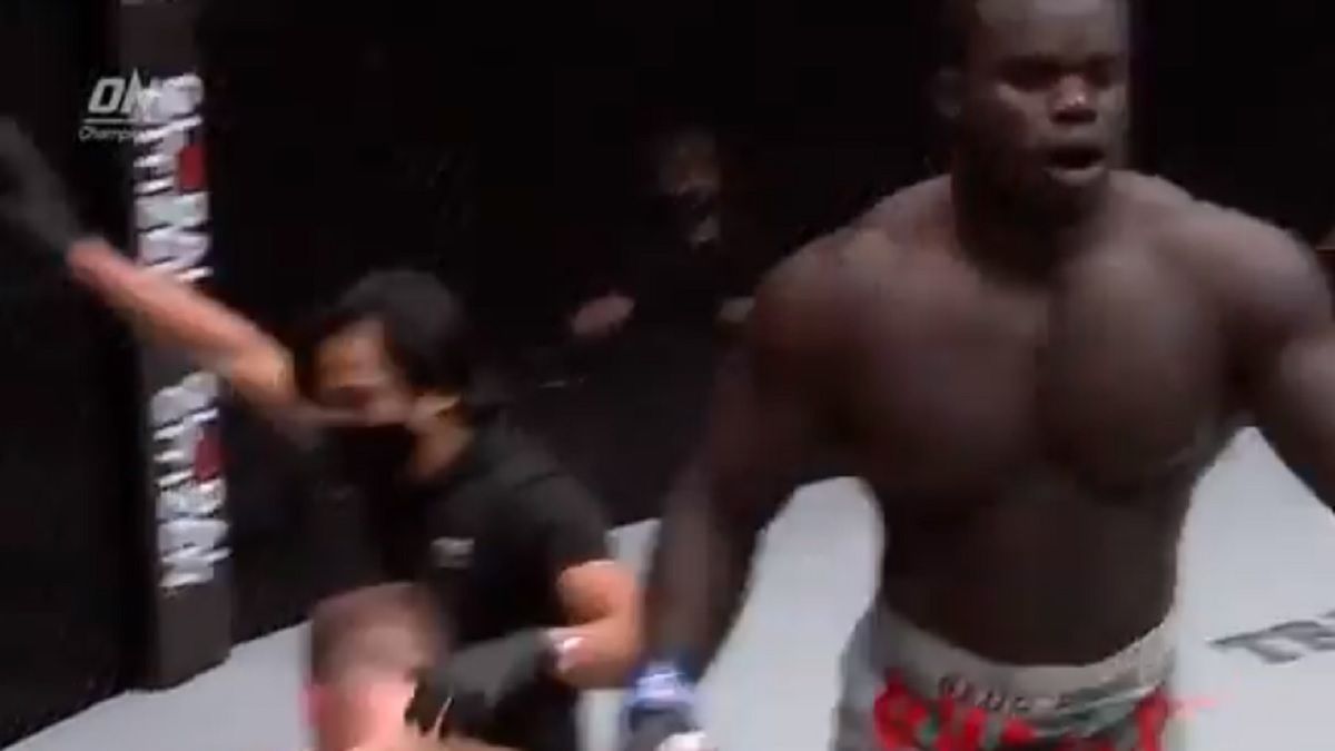 Zdjęcie okładkowe artykułu: Twitter /  / Oumar Kane znokautował kolejnego rywala w MMA
