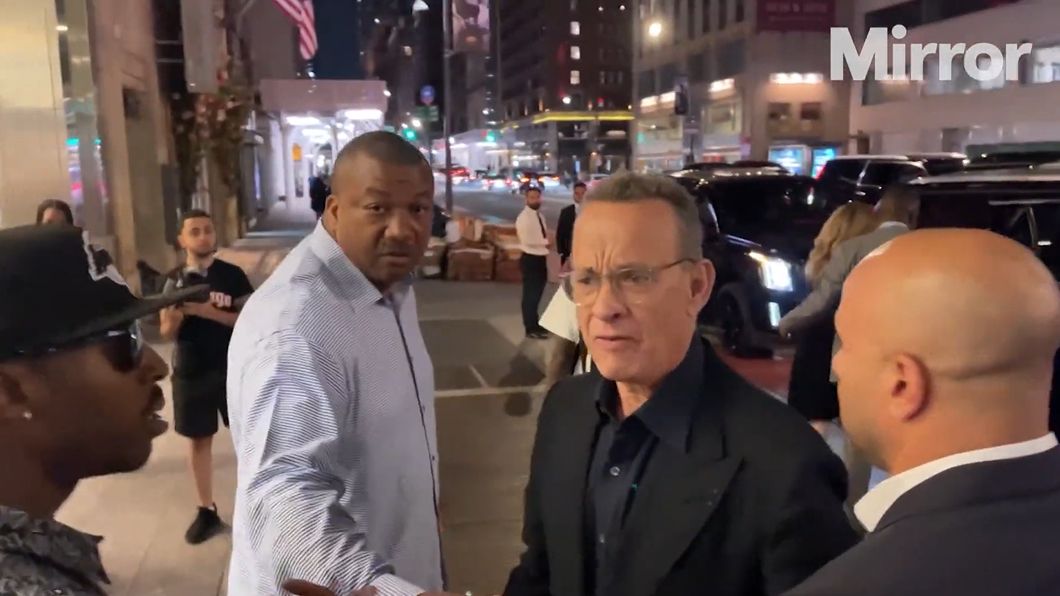 Tom Hanks broni żony przed tłumem i krzyczy na fanów