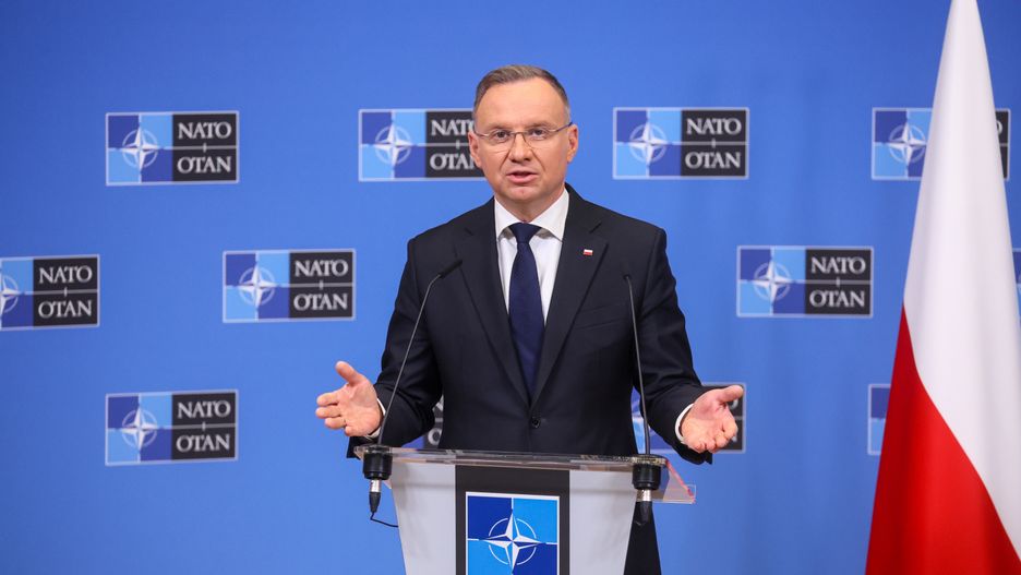 Bruksela, Belgia, 14.03.2024. Prezydent RP Andrzej Duda podczas konferencji prasowej, po spotkaniu z sekretarzem generalnym NATO Jensem Stoltenbergiem w Kwaterze Głównej NATO w Brukseli, 14 bm. Głównym tematem rozmów było bezpieczeństwo. (mr) PAP/Leszek Szymański