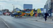 Chorzów. Helikopter LPR lądował w centrum miasta, wyłączone ulice. Zasłabła kobieta