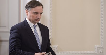 Nowe rozporządzenia ws. CBA. Były oficer komentuje: Panika