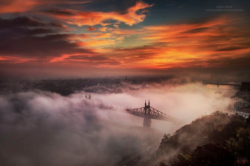 Fotograf potrzebował aż 4 lat, by zrobić niesamowite zdjęcia Budapesztu pogrążonego we mgle