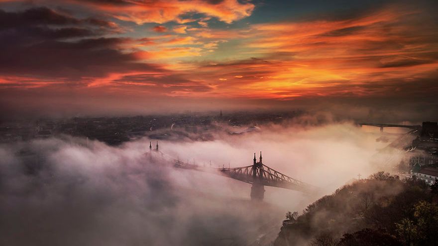 Fotograf potrzebował aż 4 lat, by zrobić niesamowite zdjęcia Budapesztu pogrążonego we mgle 1