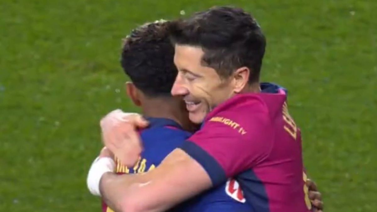 Twitter / x.com/CANALPLUS_SPORT / Na zdjęciu: Robert Lewandowksi cieszy się z gola w meczu La Liga z Valencią