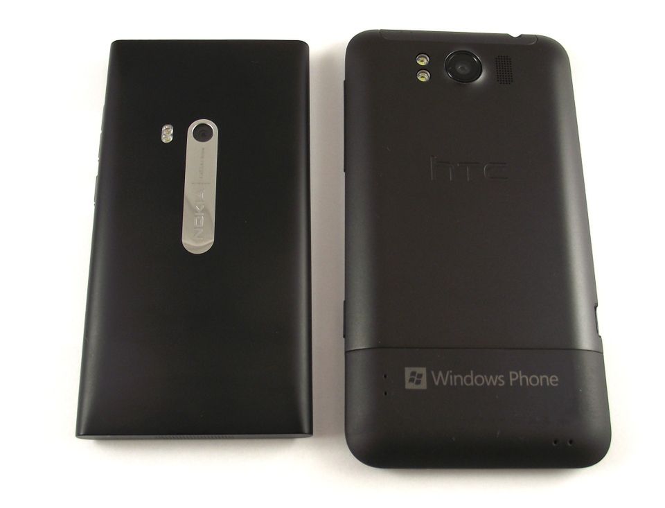 HTC Titan a Sensation i 7 Trophy, Nokia N9 i E7 oraz Samsung Wave - porównanie wielkości i wyglądu 19