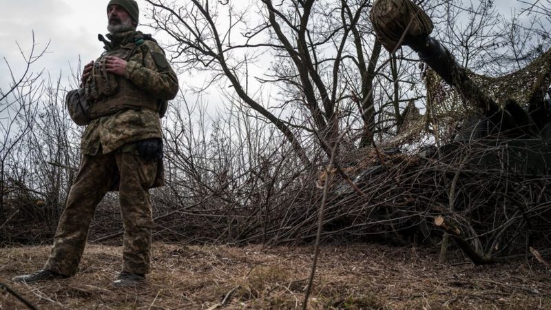 Український військовий під Торецьком на південь від Бахмуту