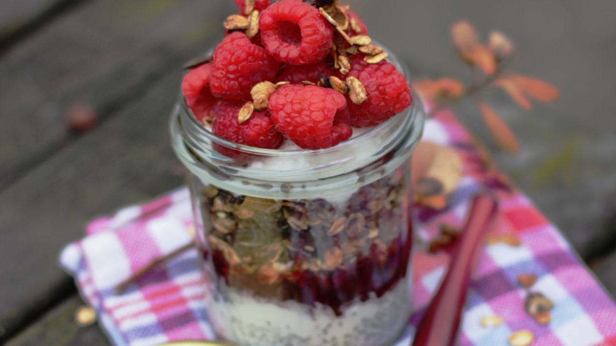 Owsianka nocna - pomysł na błyskawiczne śniadanie przygotowane... wieczorem