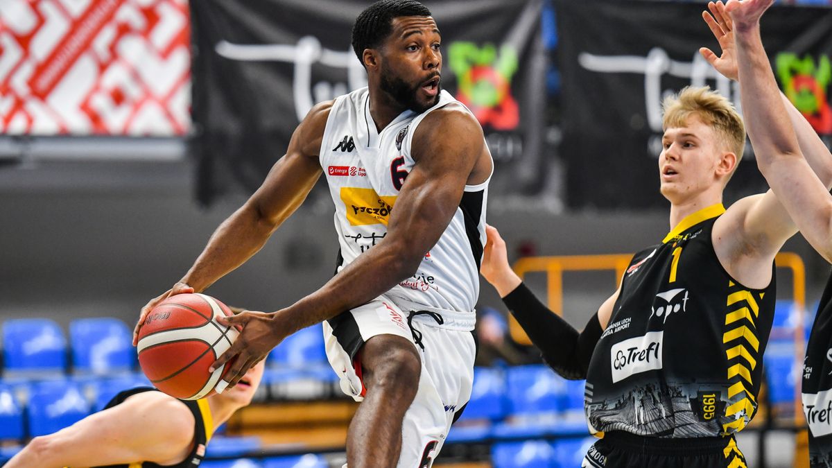 PAP / Wojtek Jargiło / Na zdjęciu: Dustin Ware i Łukasz Kolenda