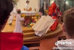 Włochy. Ksiądz upadł z hukiem w trakcie mszy