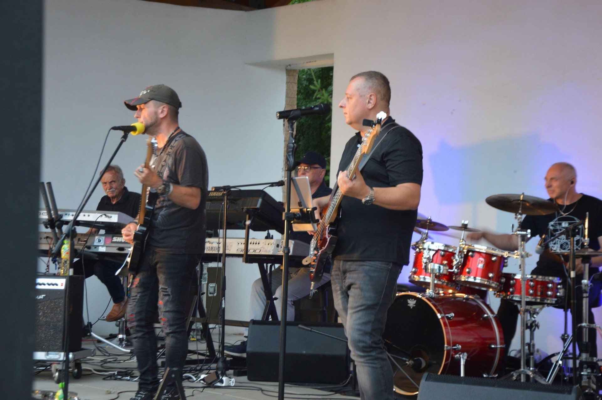 Zespół &#34;Niepokonani&#34; w sobotę 26 lipca dał koncert dla mieszkańców Suchedniowa i turystów.
