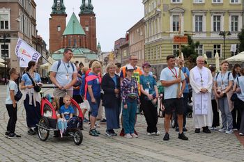 Gniezno: Wyruszyli pierwsi. „Promieniści” pielgrzymują na Jasną Górę