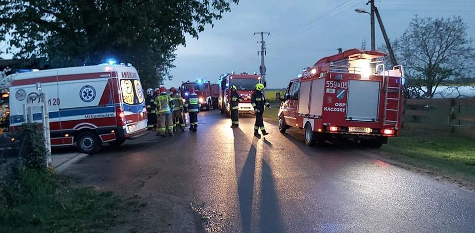 Kobieta wciągnięta przez maszynę rolniczą