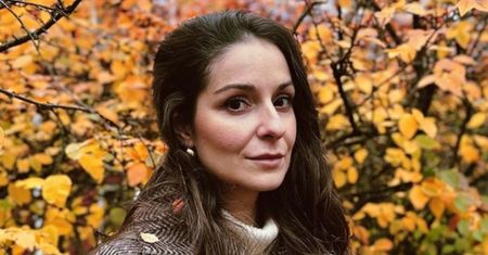 Joanna Okuniewska wrzuciła do sieci zdjęcie z łóżka, pokazując przy okazji PARTNERKĘ! Wiadomo już, kim jest wybranka jej serca (FOTO)