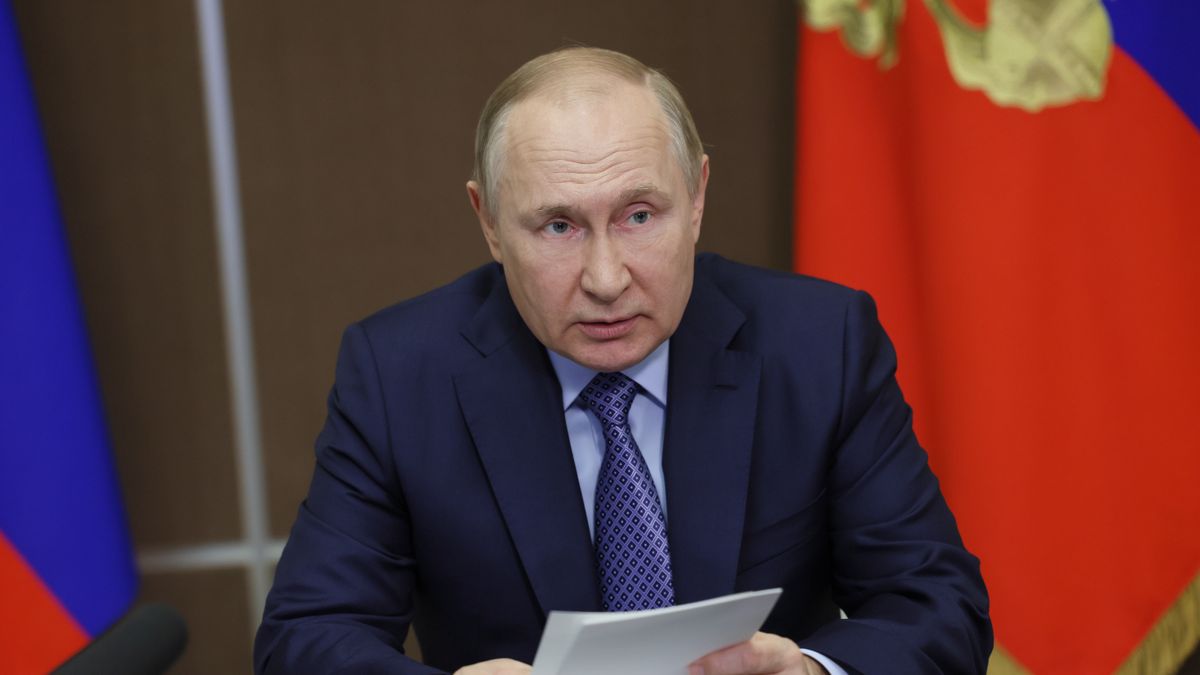 Russian President Vladimir Putin chairs a video conference meeting of the Coordination Council under the Russian Government on the needs of the Russian Armed Forces, other troops, military formations and bodies in the Black sea resort of Sochi, Russia, 02 November 2022. EPA/MIKHAIL METZEL / KREMLIN POOL / SPUTNIK MANDATORY CREDIT Dostawca: PAP/EPA.