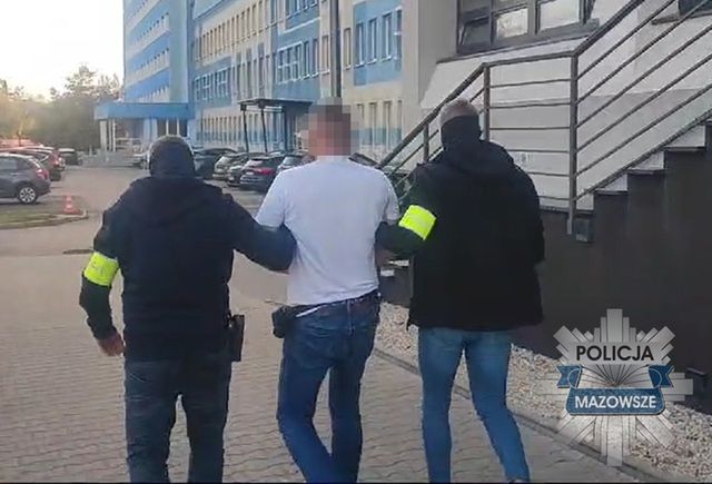 Kryminalni z Radomia zatrzymali trzy osoby w Ostrowcu Św. w ramach większej operacji antynarkotykowej