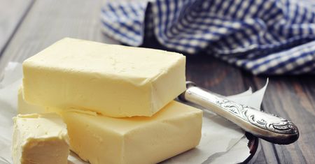 Smarowidło z olejem roślinnym (60% tłuszczu) w kostce/tubce/butelce z witaminą D
