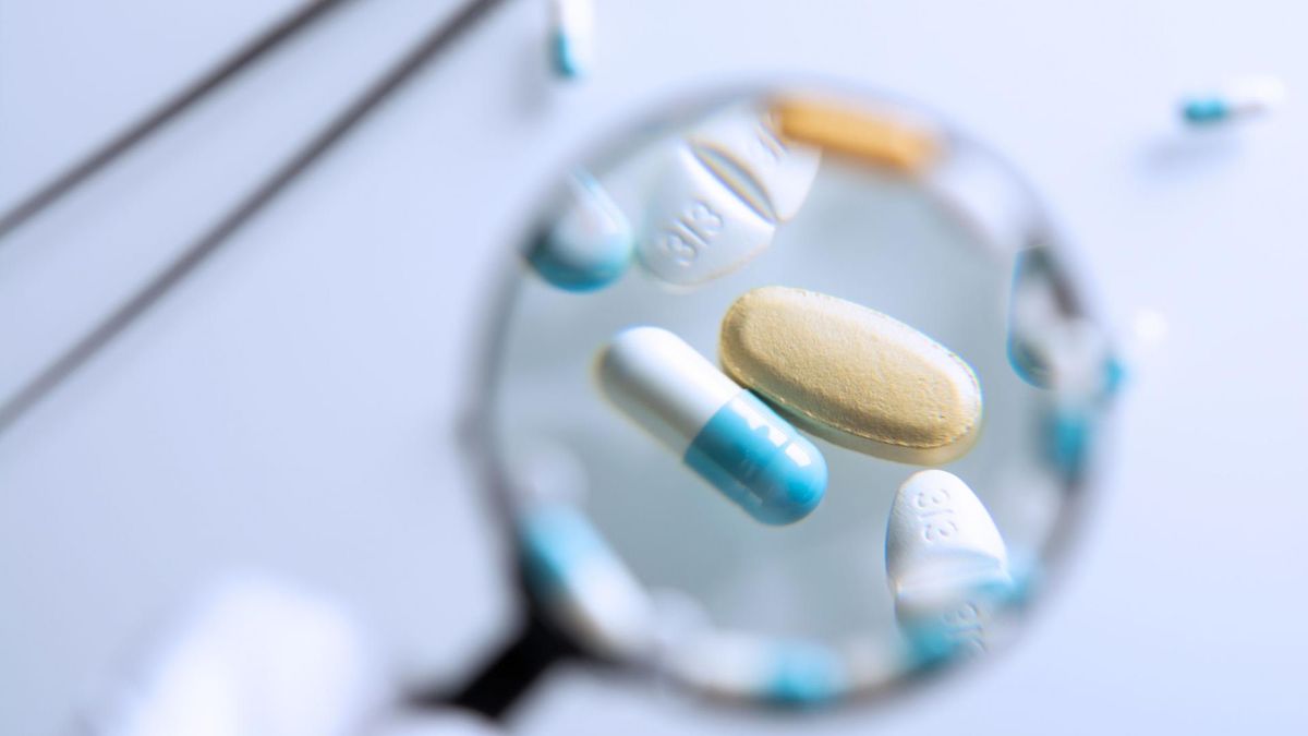 Polipragmazja, czyli przyjmowanie wielu leków jednocześnie, najczęściej dotyczy osób starszych