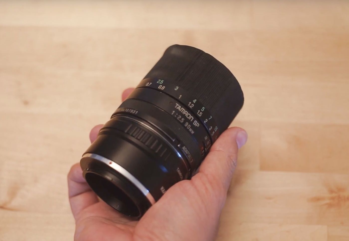 Skarb w śmieciach: fotograf znalazł Tamrona 90 mm f/2.8 3