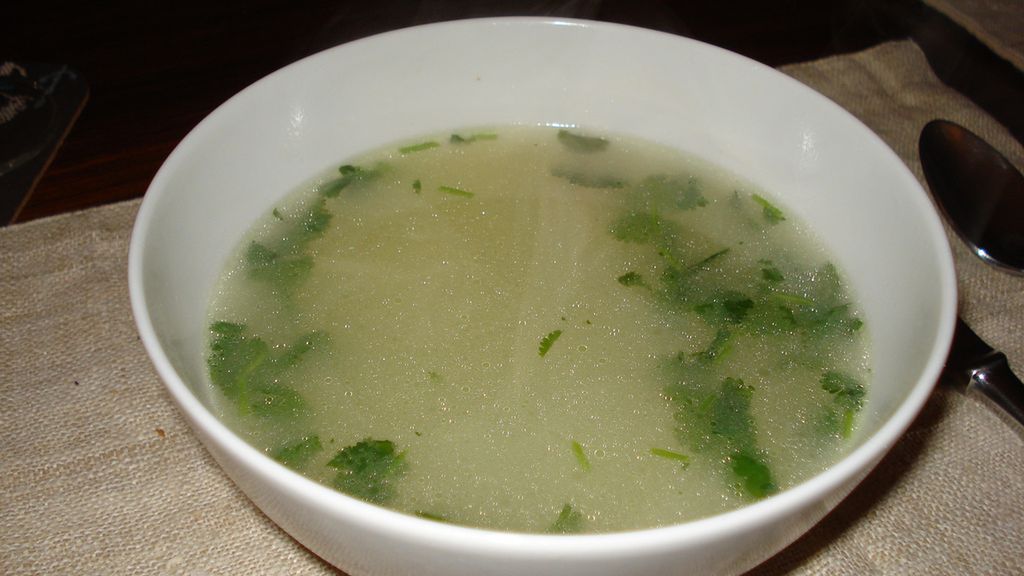 Rosół drobiowy o niskiej zawartości sodu (do kupienia gotowy do spożycia)