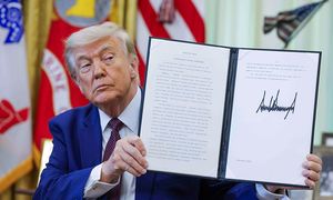 Wojna handlowa eskaluje. Trump podpisał dekret. Uderzenie w Kanadę