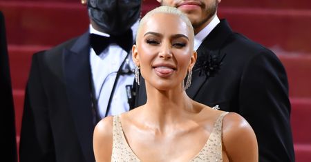 "Głodziłam się przez miesiąc". Słowa Kim Kardashian wywołały oburzenie