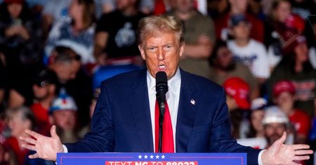 Trump nazwał Amerykę "śmietnikiem świata". Chce odsyłać imigrantów