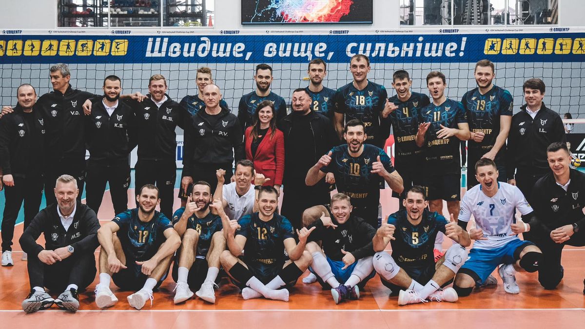 Volleyball club Epicentr-Podolyany, Ivan Lystopad (pierwszy z prawej na dole)