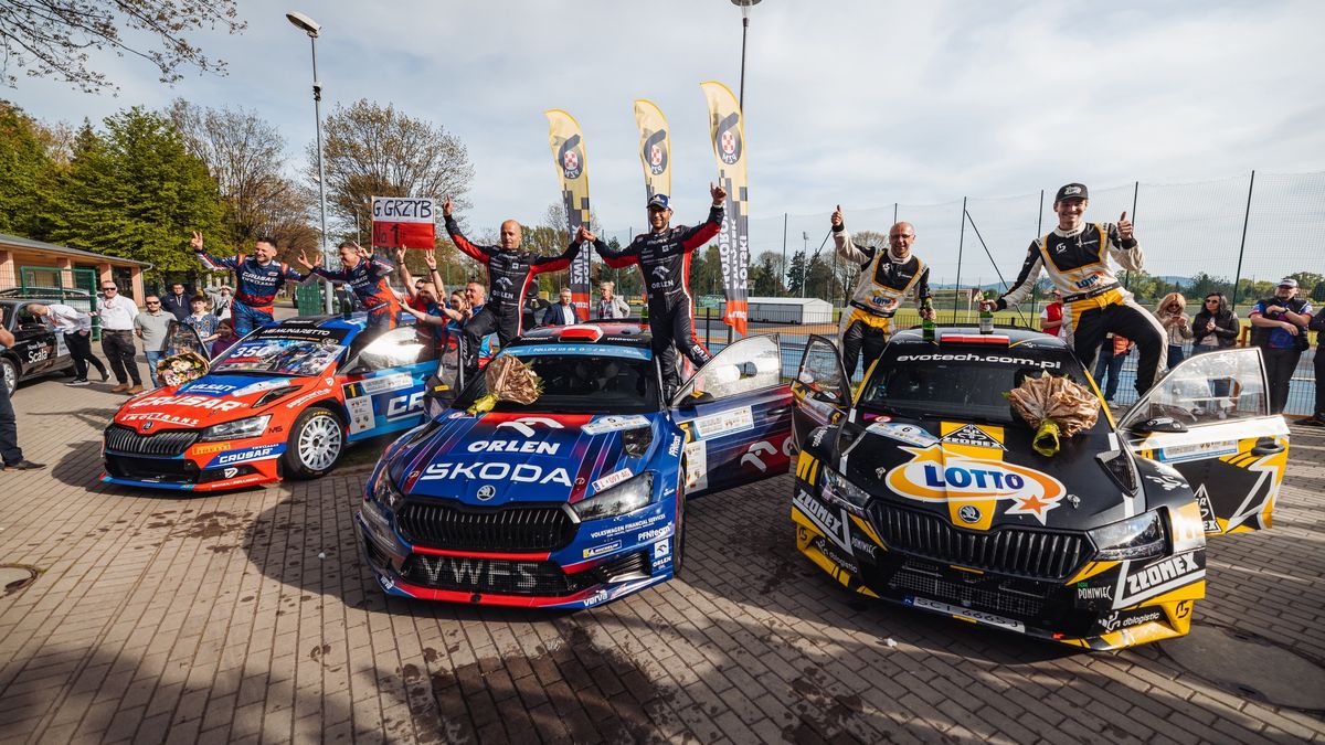 Materiały prasowe / Maciej Niechwiadowicz / Na zdjęciu: najlepsze załogi Rajdu Świdnickiego