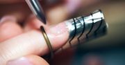 Jak prawidłowo nałożyć szablony do przedłużania paznokci? Wskazówki do domowego manicure