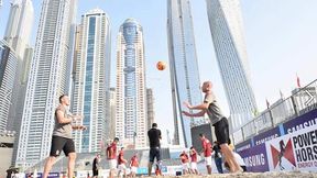 Drapacze chmur i seksowne cheerleaderki. Piłkarze plażowi walczą na turnieju w Dubaju