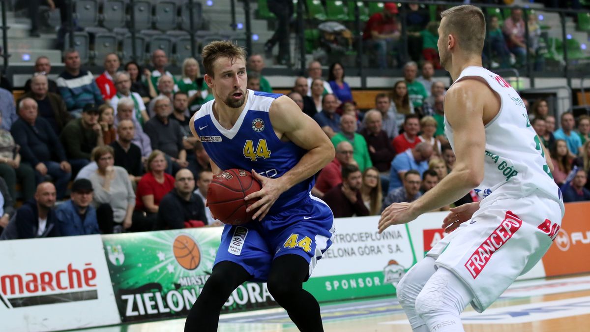 WP SportoweFakty / Artur Lawrenc / Na zdjęciu: Deividas Dulkys (z piłką)