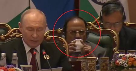 Putin przemawiał. Mężczyzna za plecami skradł show