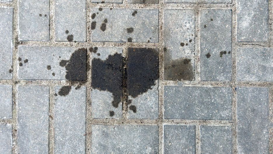 Sprawdź, jak wyczyścić kostkę brukową