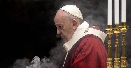 "Wciąż żyję". Papież Franciszek odniósł się do plotek o abdykacji