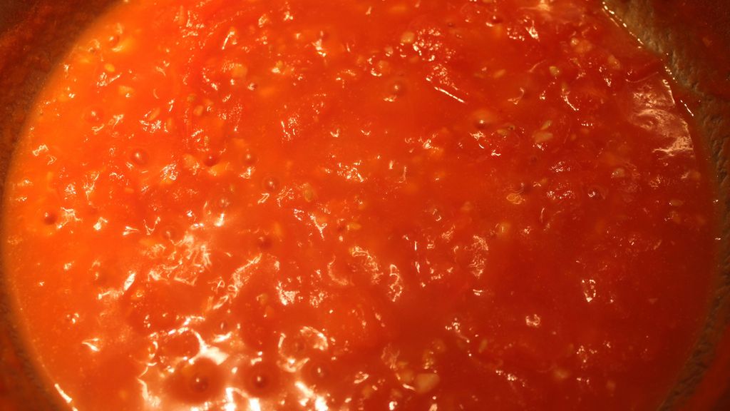 Sos do makaronu marinara o niskiej zawartości sodu (do kupienia gotowy do spożycia)