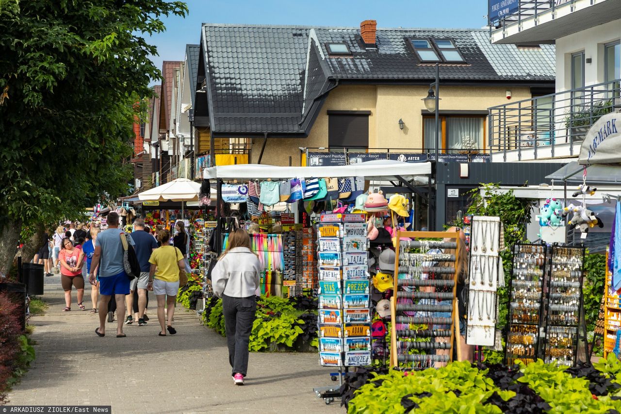 Nadmorskie kurorty rekrutują. Pensje sięgają nawet 15 tys. zł