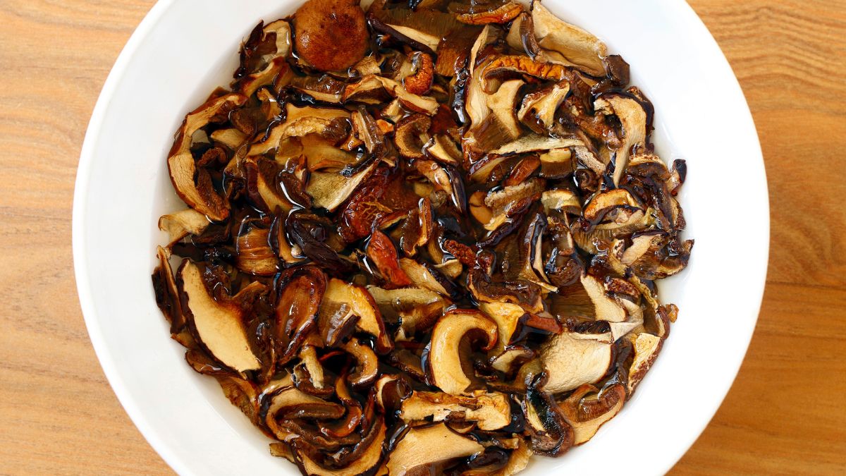 Zobacz, jak prawidłowo moczyć grzyby