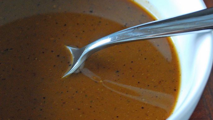 Sos do mięsa lub drobiu o niskiej zawartości sodu (do kupienia gotowy do spożycia)