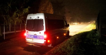 Nieprzytomna dziewczynka znaleziona w wysokiej trawie. Ledwo żyła