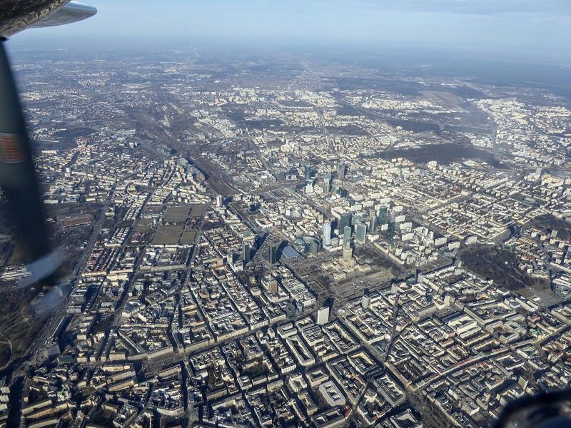 Warszawa. Widok z kokpitu samolotu