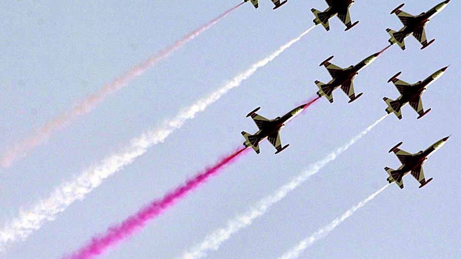 ALL
POL02 - 20020906 - PLOVDIV, BULGARIA : Turkish pilots from the "Turkish Stars" aerobatic group perform a formation flight with their F-5 fighter planes during the Third International Air Show in Plovdiv, some 120km east from Sofia, Friday, 06 September 2002. 
EPA PHOTO     EPA/VASSIL DONEV/vd ma
VASSIL DONEV